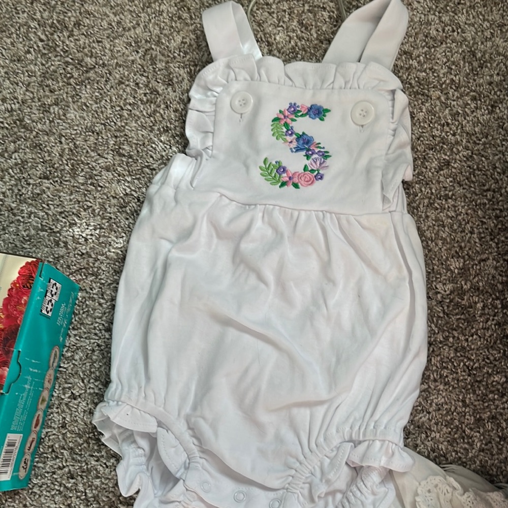 Embroidered S bubble